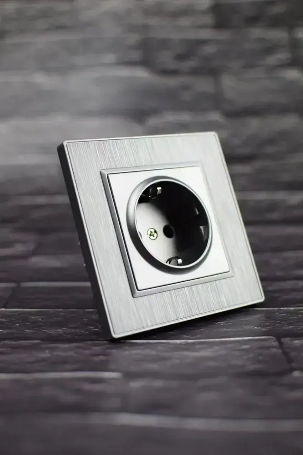 Розетка серая одинарная пластик