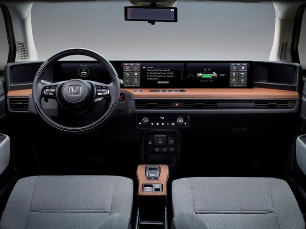 Honda e: Передовые коммуникативные технологии для всех