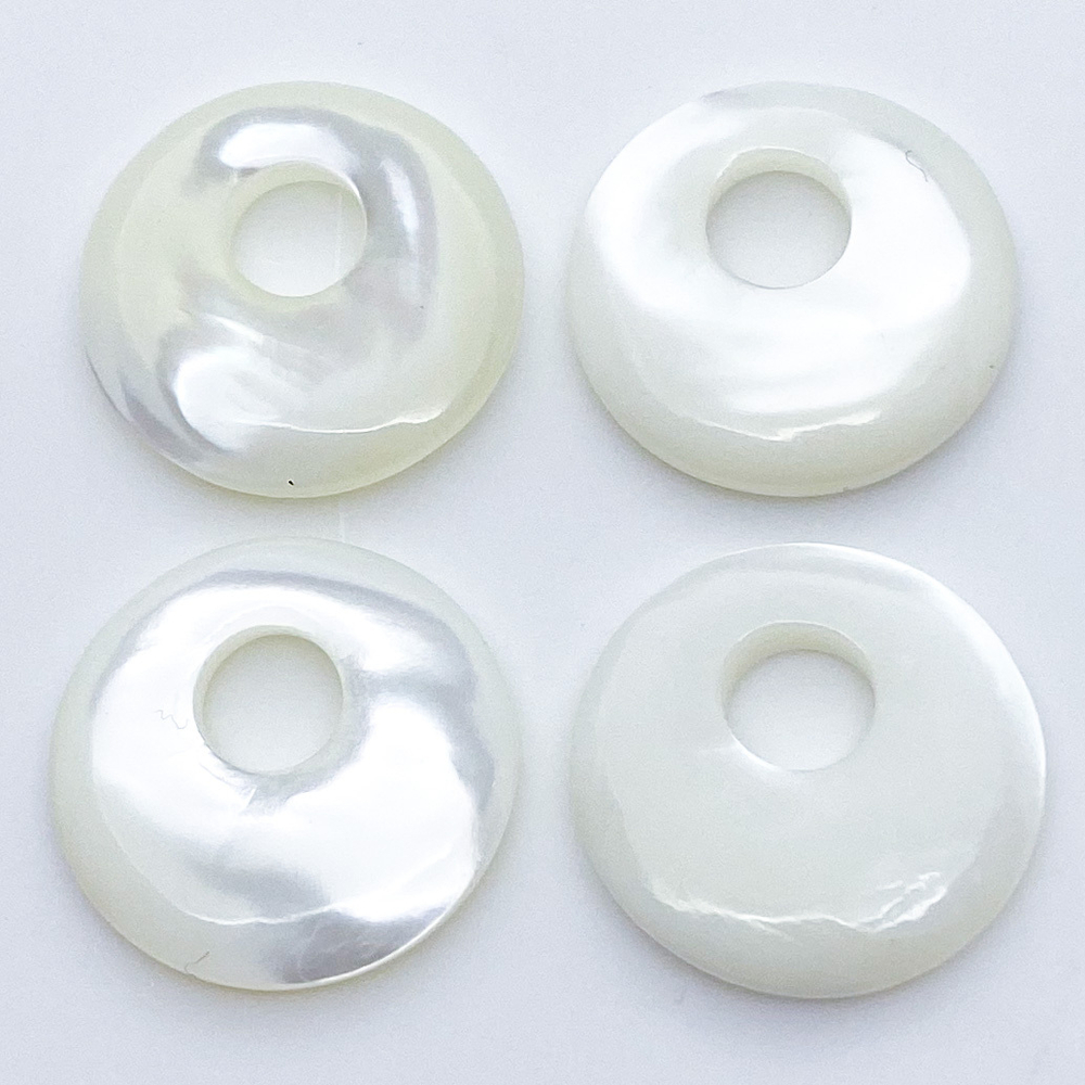 Перламутр, размер 18 мм, отверстие 5 мм, цена за 1 шт