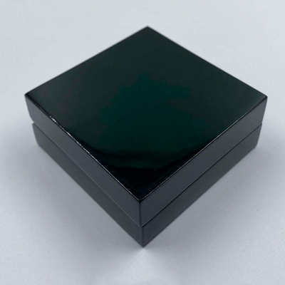 Футляр деревянный / лента в крышке, 80х80х34мм