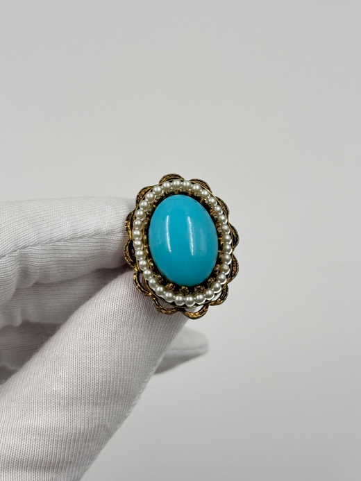 Кольцо с голубым кабошоном