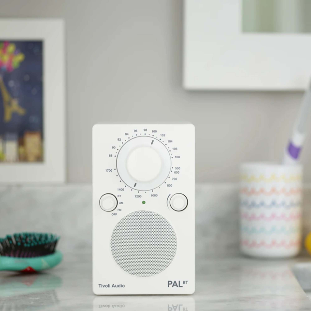 Tivoli PAL BT Белый [White]— портативный радиоприемник с Bluetooth