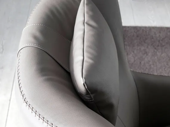 Крутящееся кресло Angel Cerda 5044, бежевая кожа