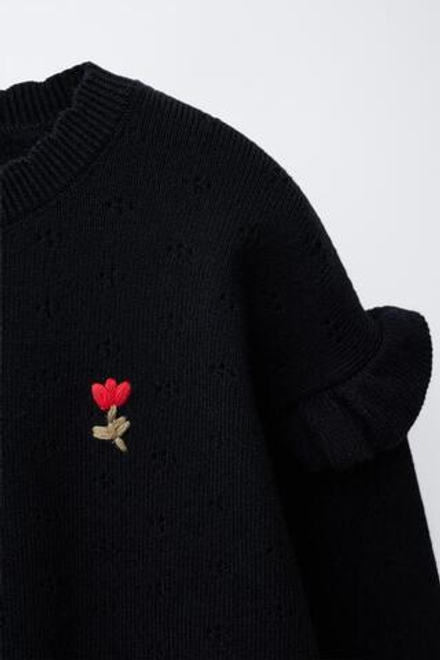 ZARA ТРИКОТАЖНЫЙ ДЖЕМПЕР С ВЫШИВКОЙ В ВИДЕ ЦВЕТОВ, ЧЕРНЫЙ