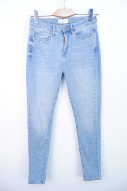 Джинсы Cross светлые, визуально на 44 размер