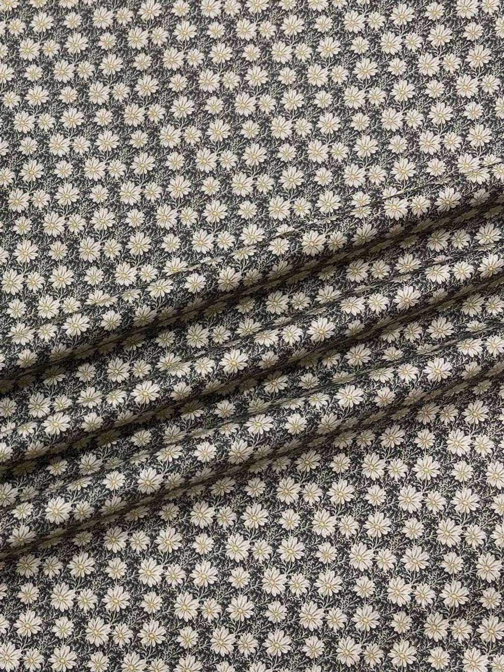 Хлопок Liberty оливковый с мелким цветочным принтом "Piccadilly Poplin - A Liberty Kaleidoscope"
