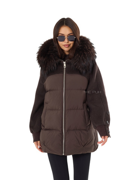 Удлиненный комбинированный пуховик шоколадного цвета
