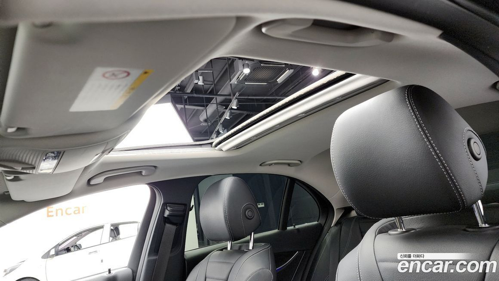 Mercedes-Benz E-Class W213 E220d Avangarde (10.2019)