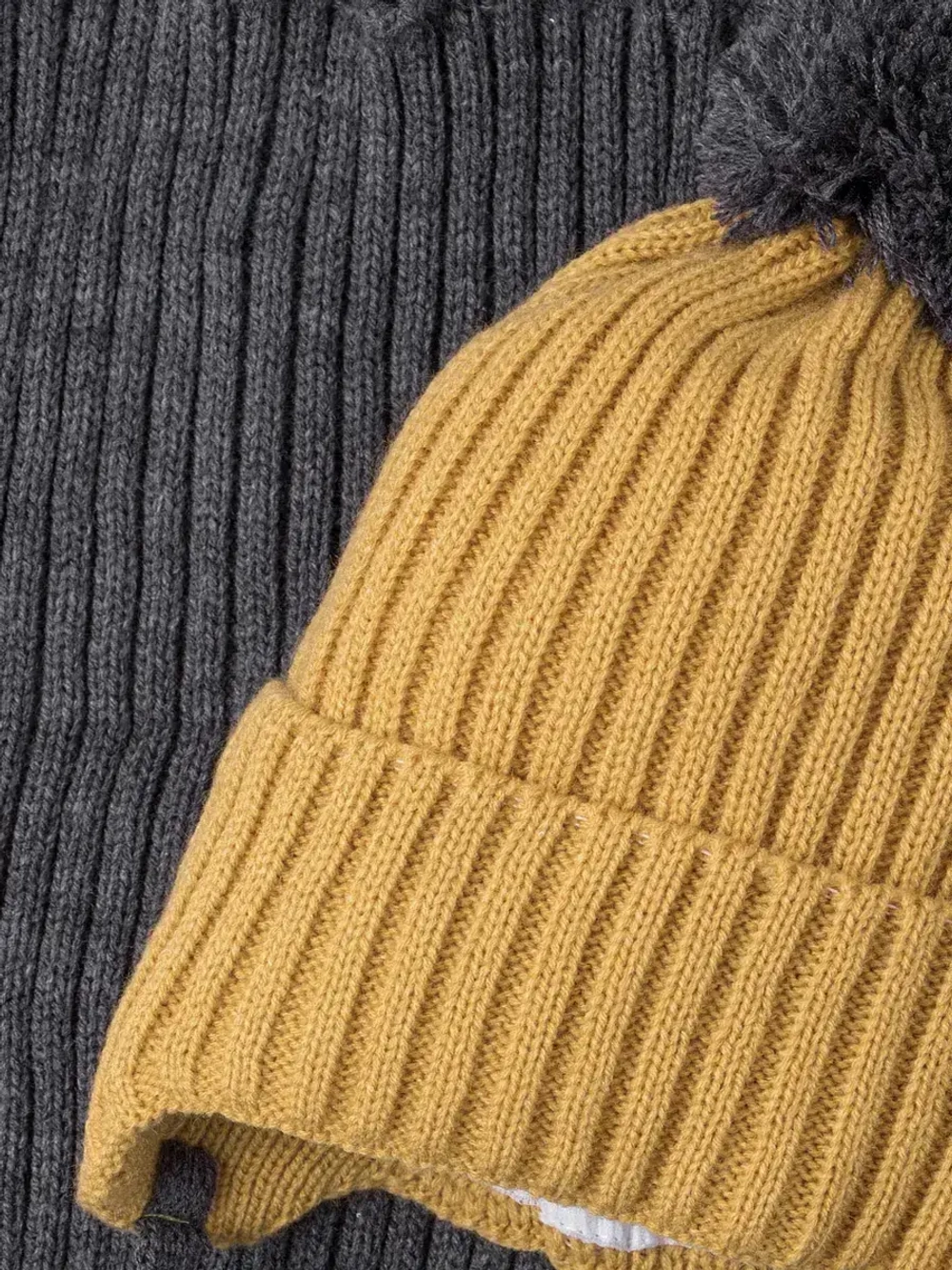 Шапка для мальчика осенняя вязаная и снуд