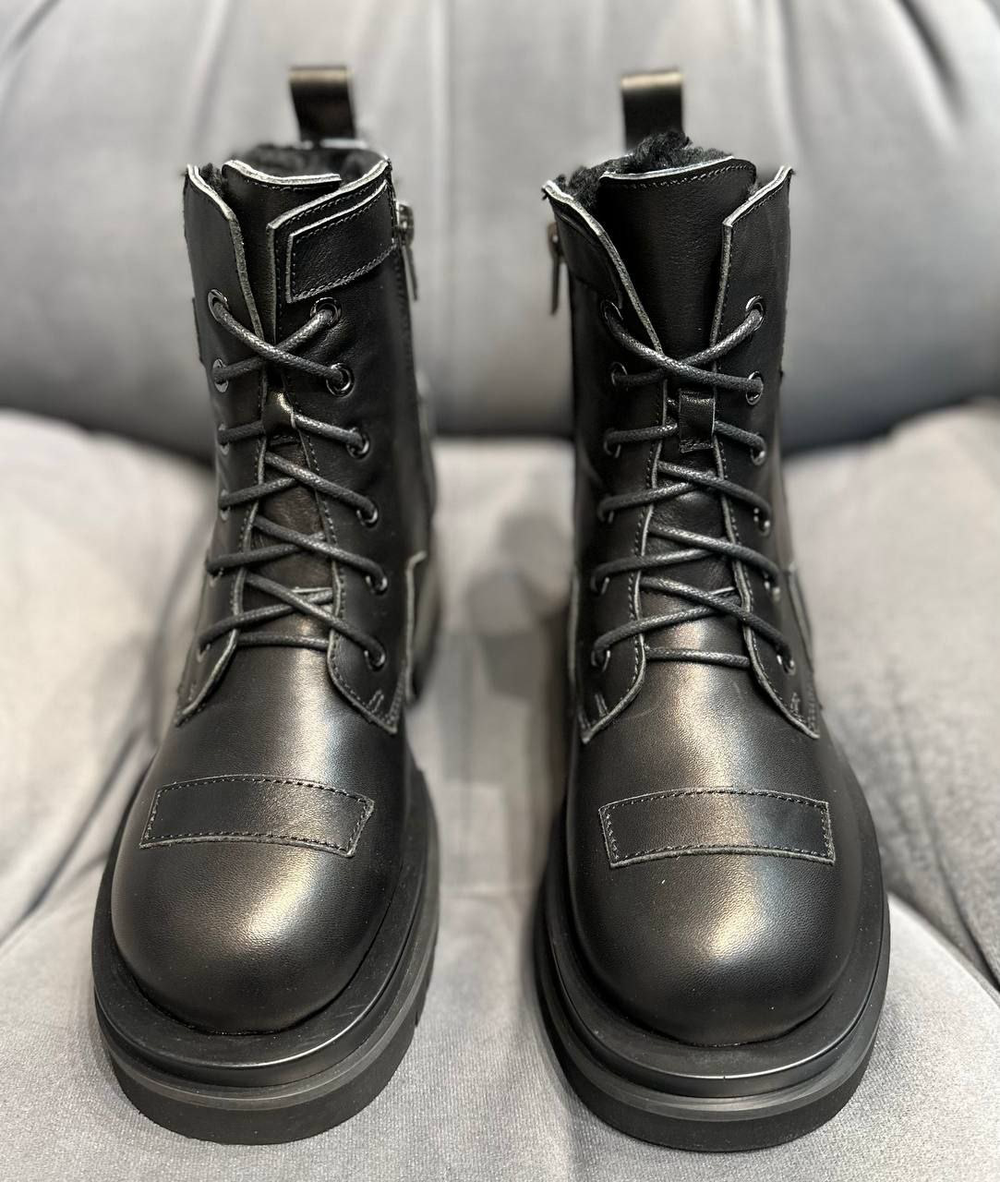 UGG