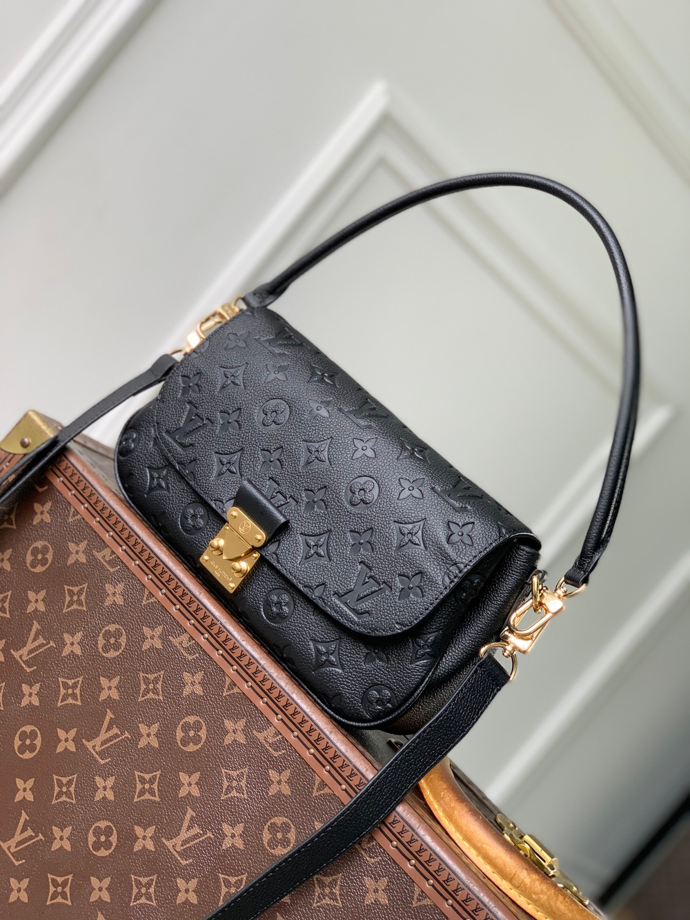 Louis Vuitton Pochette Metis Soft Bag