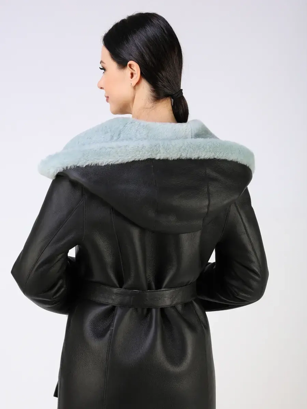 Дубленка зимняя натуральная с капюшоном