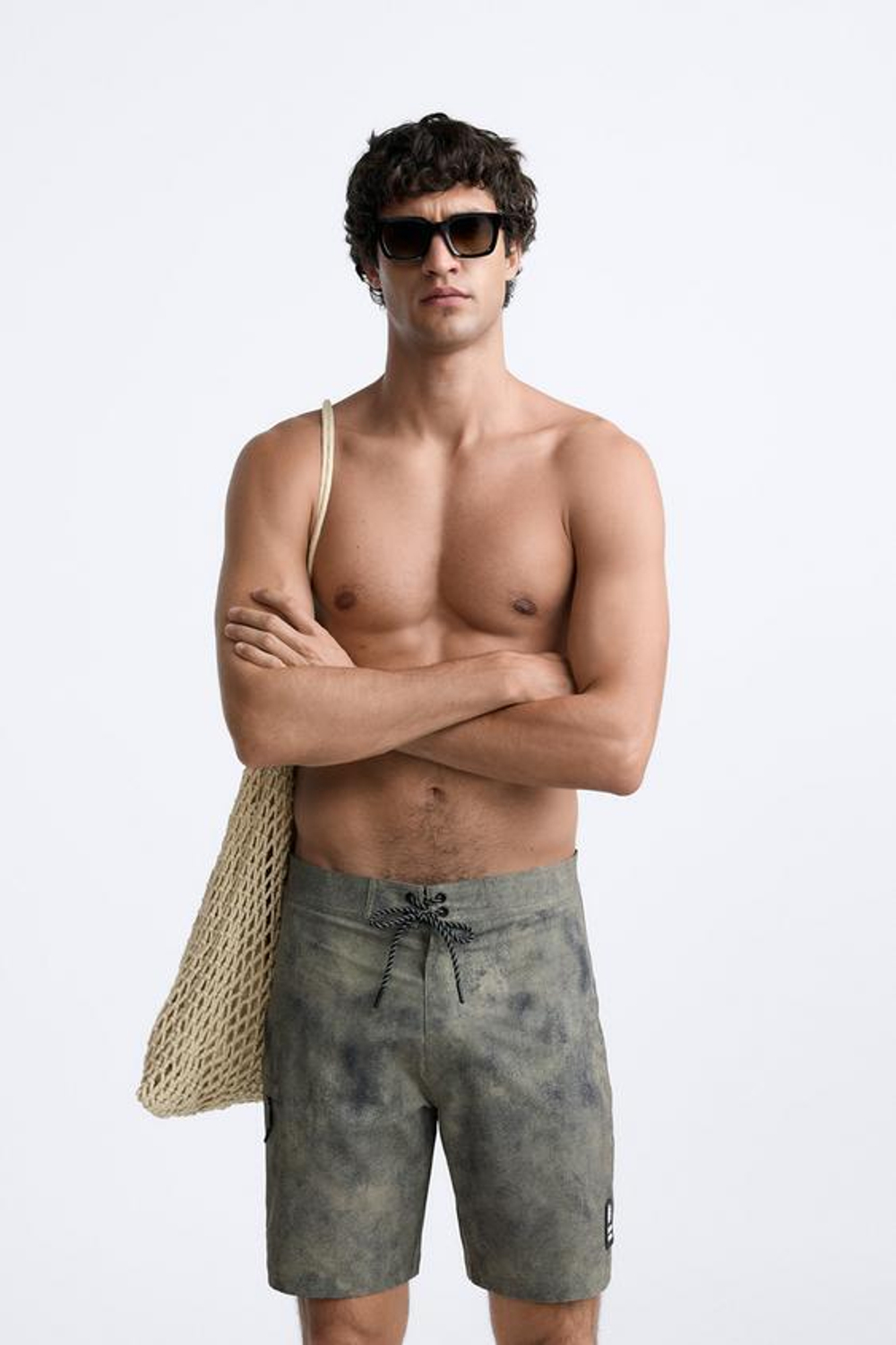 ZARA ДЛИННЫЕ ПЛАВКИ С АЭРОГРАФИЧЕСКИМ ПРИНТОМ, ЗЕЛЕНОВАТЫЙ