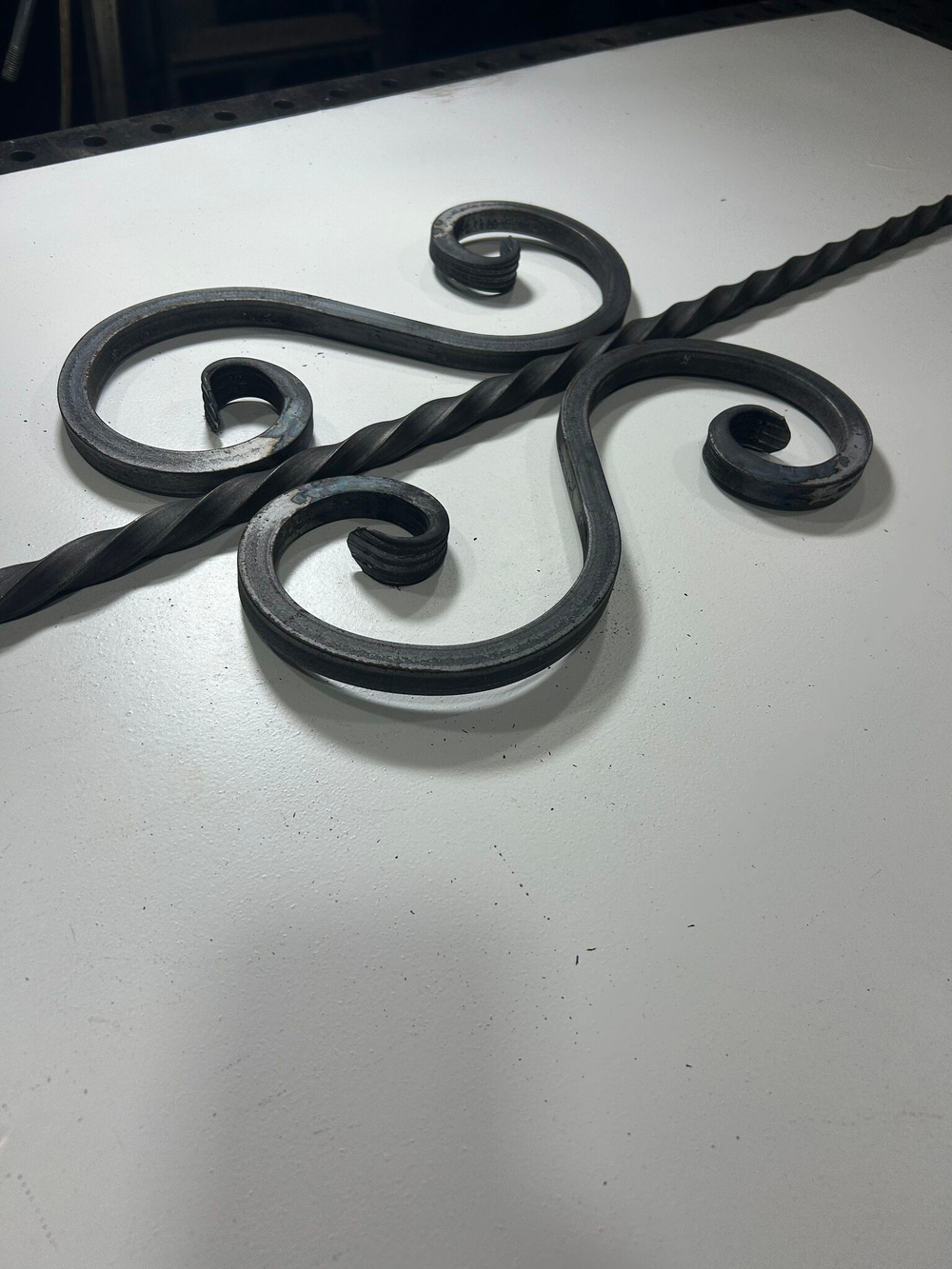 Кованый элемент волюта 130х330мм квадрат полнотелый 14х14мм