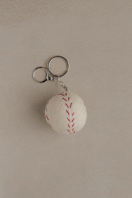 Брелок Бейсбольный мяч / HI&BYE KIDS