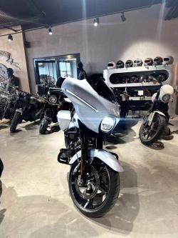 Harley-Davidson Street Glide 117 ATLAS SILVER METALLIC (BLACK TRIM) с НДС