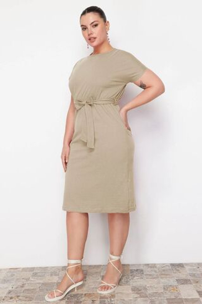 Бежевое превосходное трикотажное платье больших размеров TBBSS22AH0242