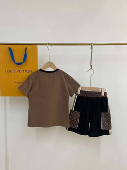 Шорты и футболка для мальчика Louis Vuitton