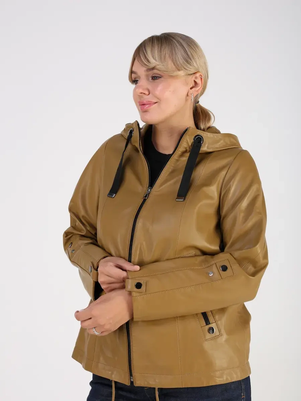 Кожаная куртка демисезонная с капюшоном