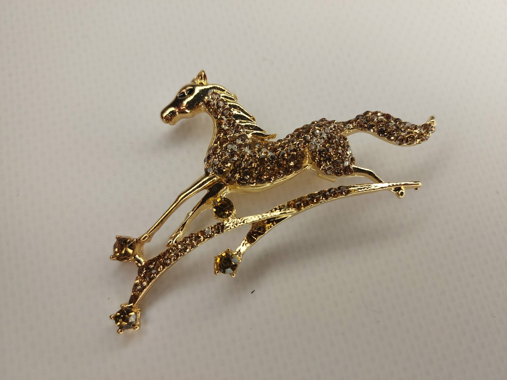 Брошка "Огненная лошадь". Женская брошь,украшение. Подарок на новый год. Символ года