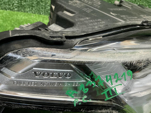 Фара правая Volvo XC90 2 (2014-2019) LED