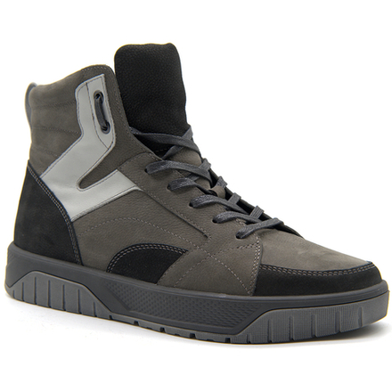 Высокие кроссовки