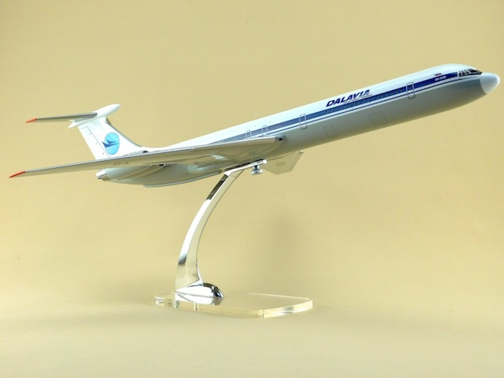 Модель самолета Ил-62М (М1:100, Дальавиа)
