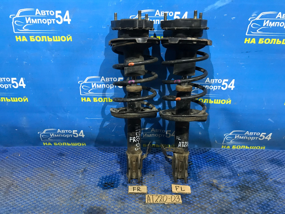 Стойка передняя левая TOYOTA AVENSIS 1999