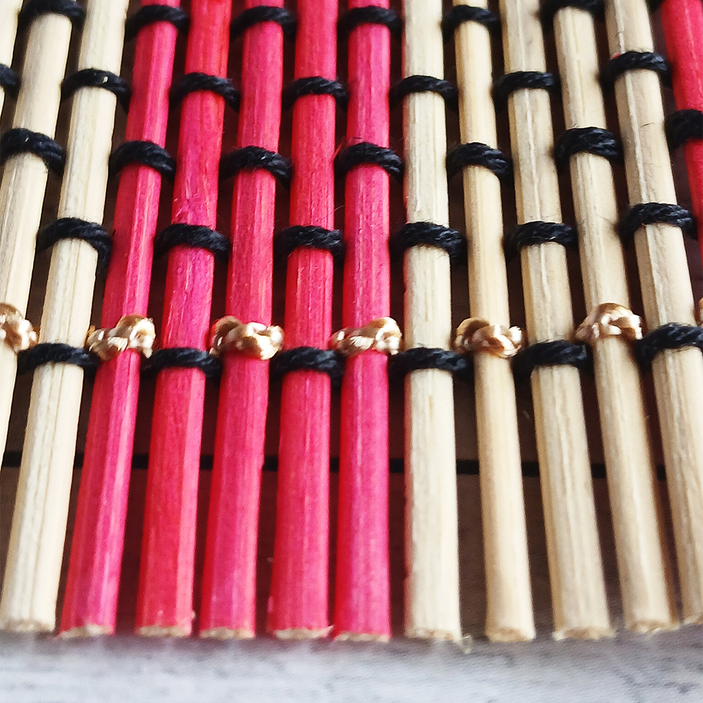 Бамбуковый коврик на стол, красные полосы