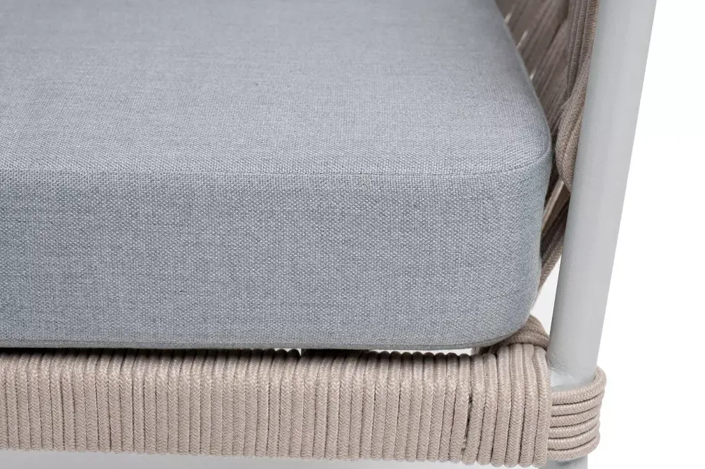 "Диего" кресло плетеное из роупа, каркас алюминий светло-серый (RAL7035) муар, роуп бежевый круглый, ткань светло-серая