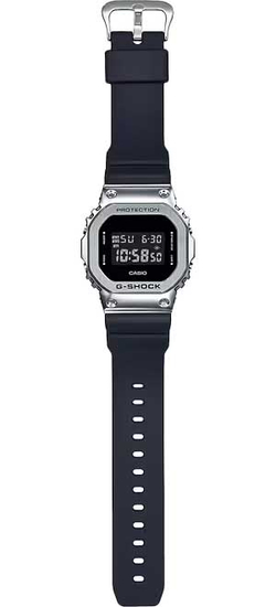 Часы Casio GM-5600-1ER