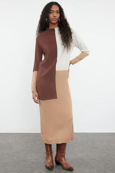 Коричневое цветное трикотажное платье из блочного трикотажа TCTAW25EB00025