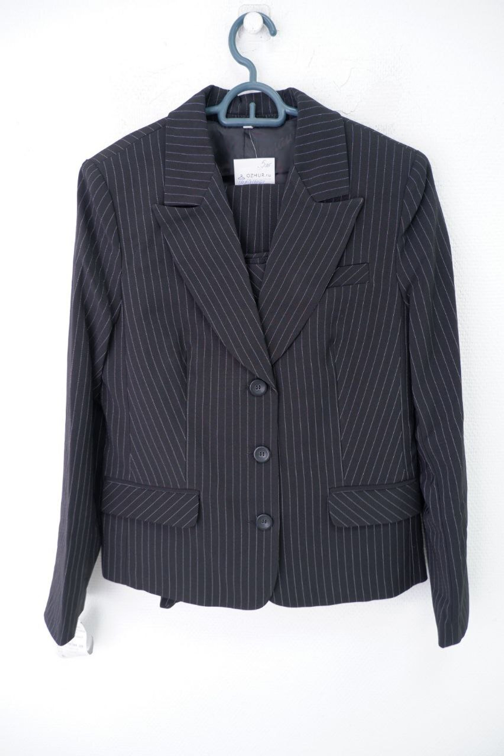 Костюм классический на 14 лет, новый