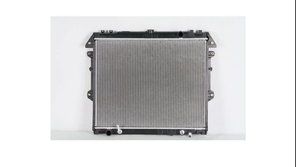 Радиатор охлаждения Toyota Fortuner 1