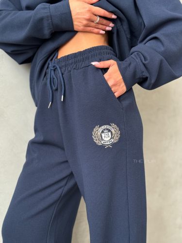 Синий спортивный костюм с вышивкой-лого