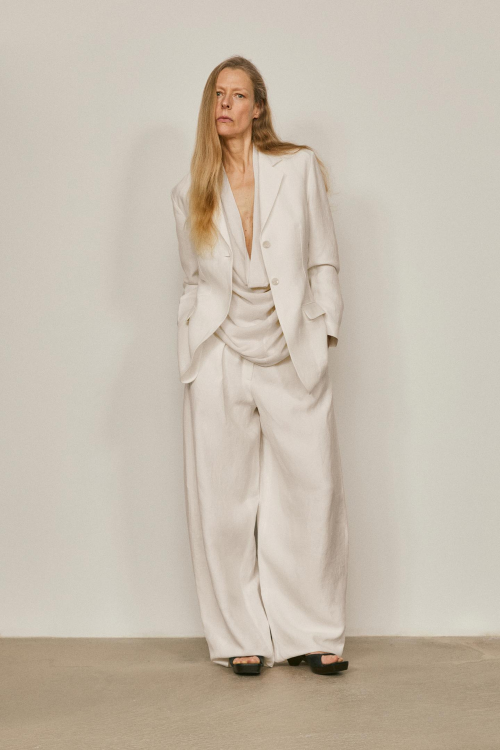 Massimo Dutti Драпированный блейзер из смесовой льняной ткани - Limited Edition, кремовый