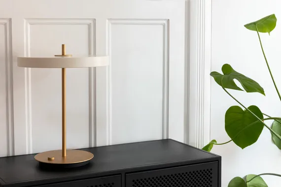 Настольный светильник Umage Asteria Table Ø31х41,5 см, жемчужно-белый