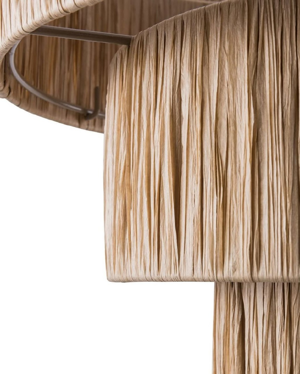 Настенное бра с многоуровневым абажуром из натуральной рафии