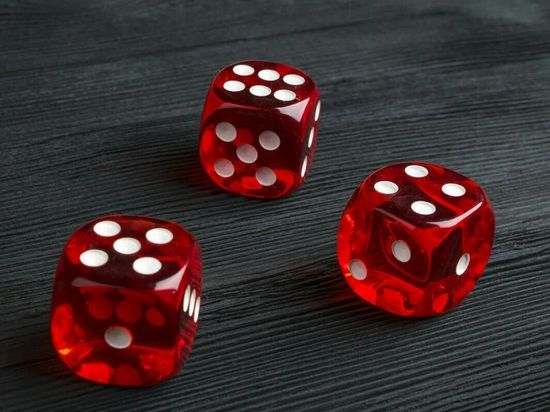 Игральные кости (кубик классический 6 граней, прозрачно-красный) /100