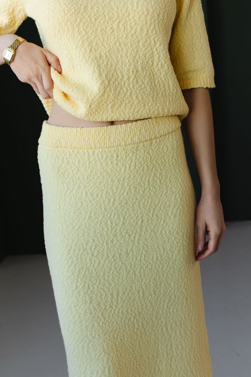 Костюм из фактурного хлопка джемпер и юбка лимонный