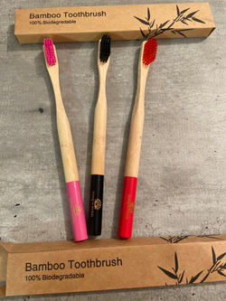 Зубная щетка из бамбука, щетина с угольным напылением,bamboobrush, ​ 1 шт. (средняя жесткость), круглая ручка. цвета в ассортименте.