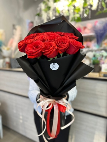 Моно букет в оформлении 🖤🌹