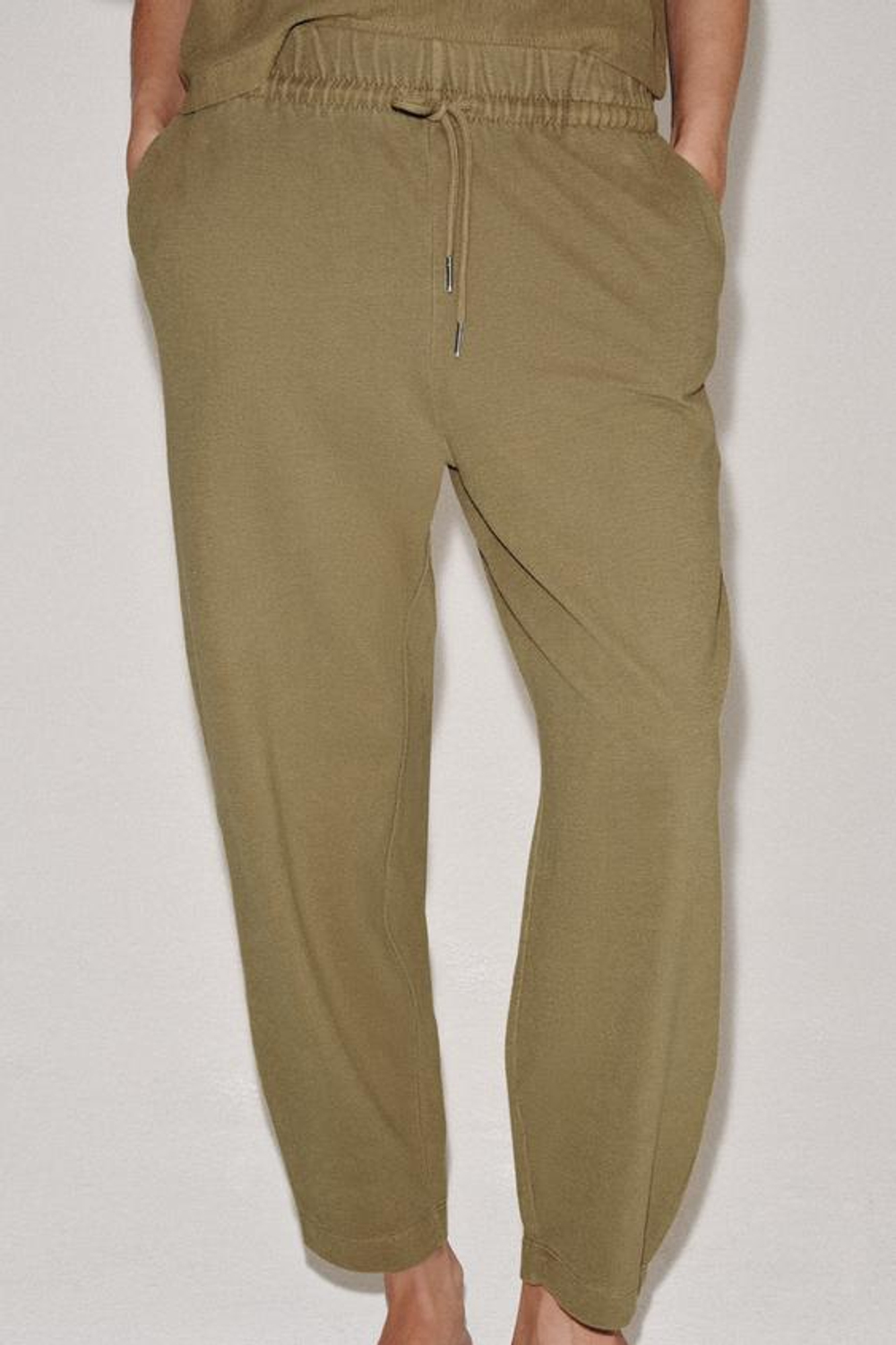 ZARA БРЮКИ С ЭФФЕКТОМ ПОТЕРТОСТИ, ОЛИВКОВЫЙ