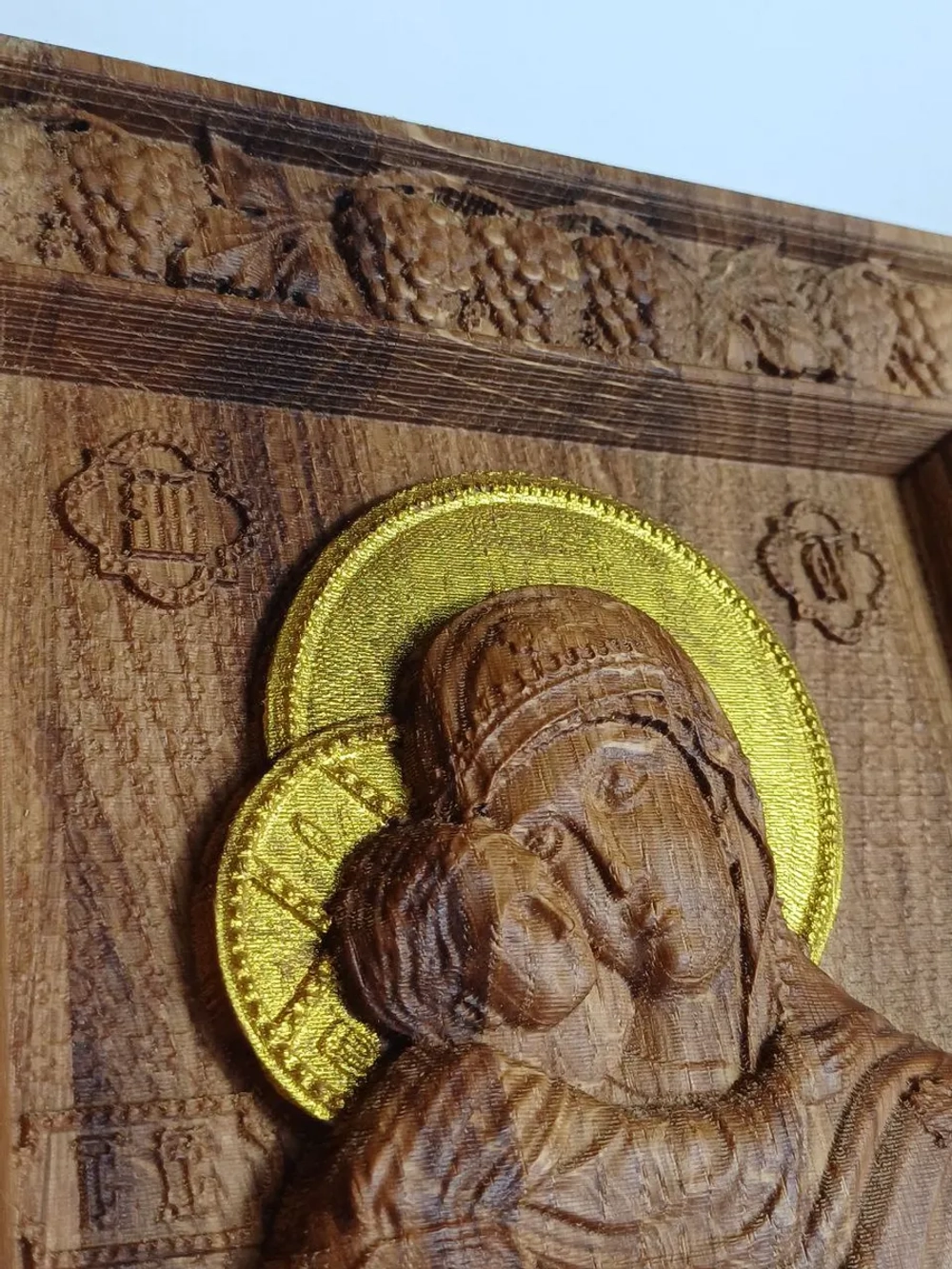 Освященная Владимирская икона Божией Матери из дуба резная