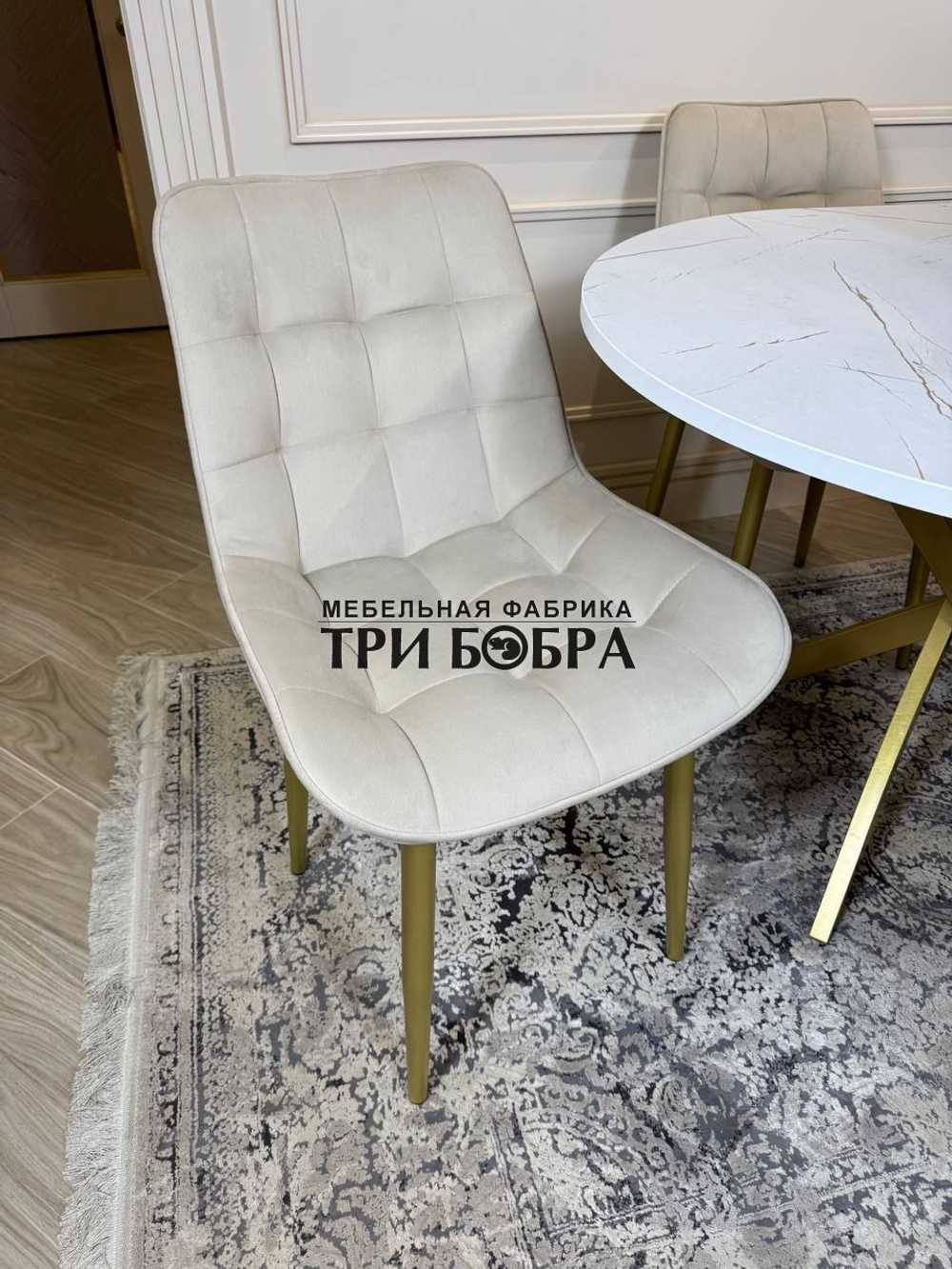 Круглый раздвижной стол "Лофт", белый каспий и стулья "Бостон" бежевый