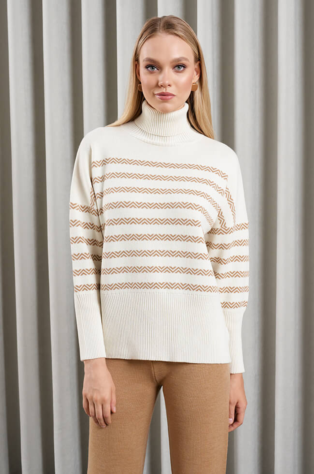 22895 Джемпер женский (бежево-молочный)