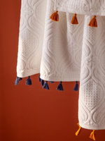 Полотенце банное белое, с кисточками цвета карри из коллекции essential, 70х140 см