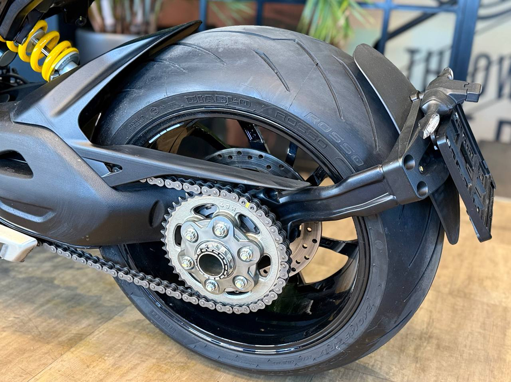Ducati Diavel V4 (2025) + Akrapovic Titanium