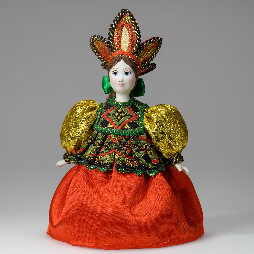 Сувенирная кукла в кокошнике-короне