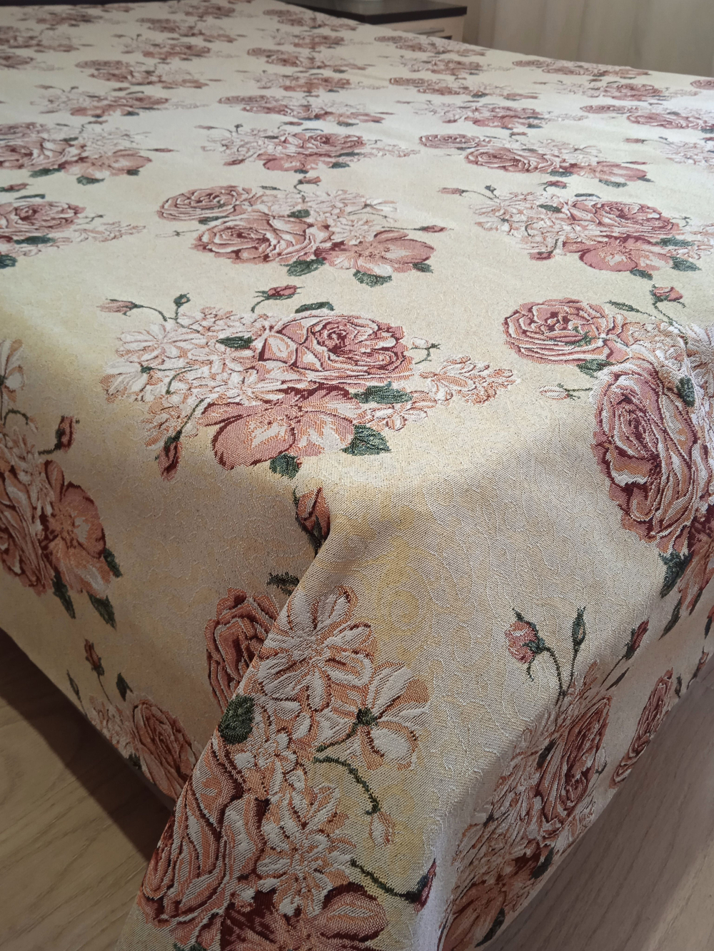 Покрывало гобеленовое Чайная роза 1,5-спальный (150х200)